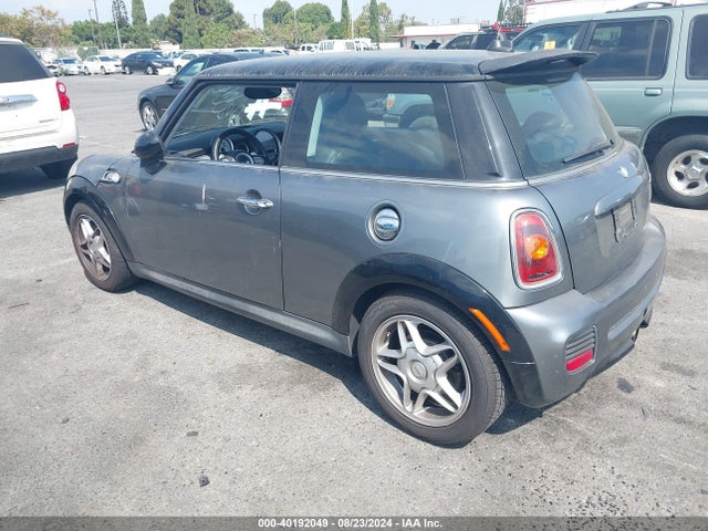 2009 MINI COOPER S WMWMF73519TW80211 Photo 2