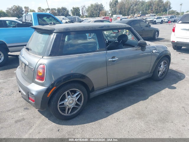 2009 MINI COOPER S WMWMF73519TW80211 Photo 3