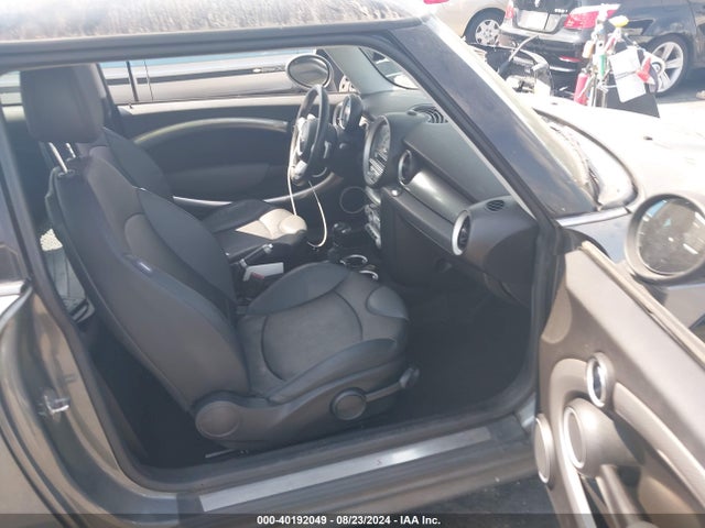 2009 MINI COOPER S WMWMF73519TW80211 Photo 4