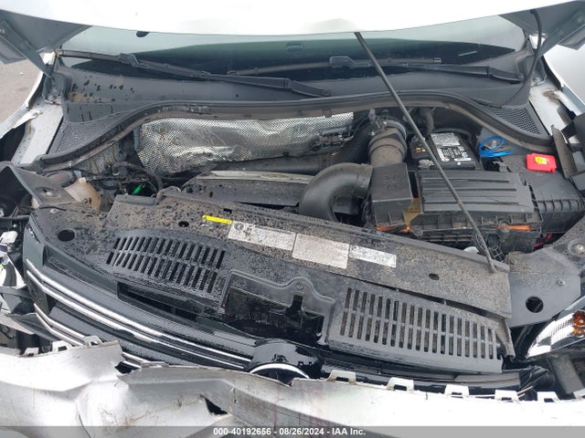 WVGAV7AX2JK002988 Volkswagen Tiguan Limited 2.0t