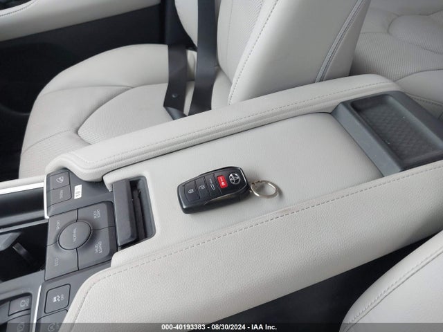 Toyota Grand Highlander Limited 2024 5TDAAAB59RS044542 Image 11