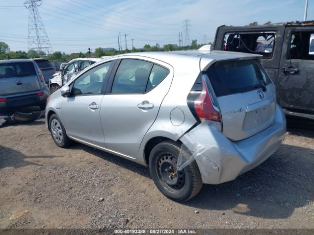 JTDKDTB31F1112251 Toyota Prius C One