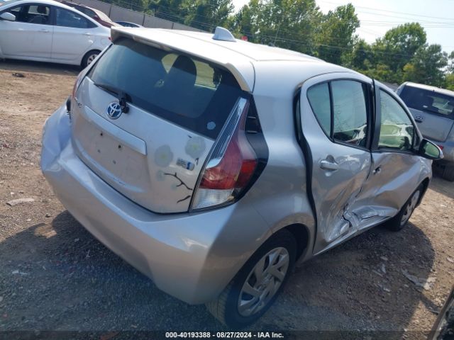 JTDKDTB31F1112251 Toyota Prius C One