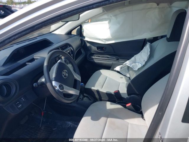 JTDKDTB31F1112251 Toyota Prius C One