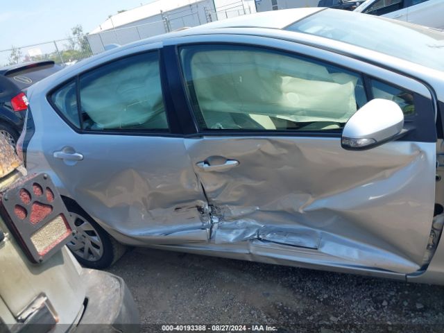 JTDKDTB31F1112251 Toyota Prius C One