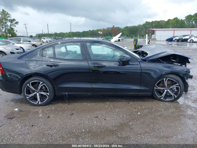 7JRL12FK7RG294274 Volvo S60 B5 Core Dark Theme
