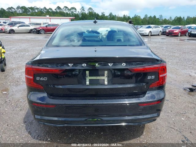 7JRL12FK7RG294274 Volvo S60 B5 Core Dark Theme