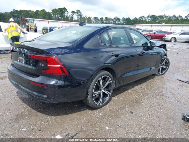 7JRL12FK7RG294274 Volvo S60 B5 Core Dark Theme