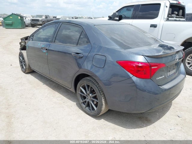 Toyota COROLLA SE 2018 5YFBURHE6JP785245 Image 3