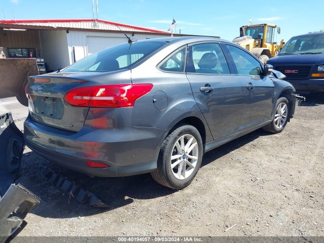 Ford FOCUS SE 2017 1FADP3F24HL315858 Image 4