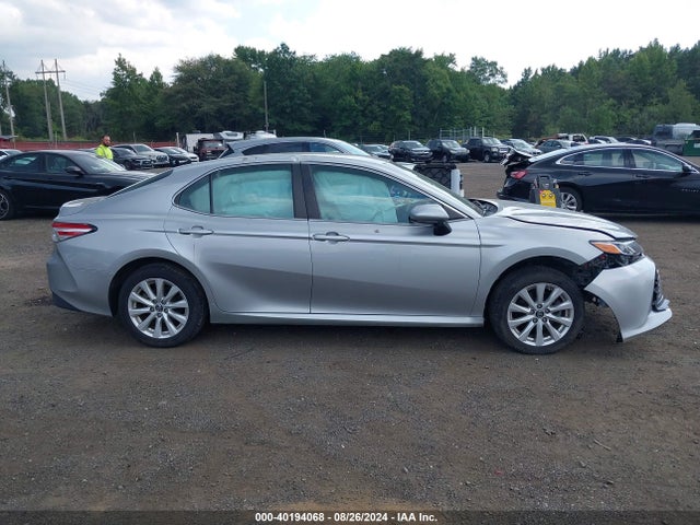 Toyota CAMRY LE 2018 4T1B11HK1JU083364 Image 13