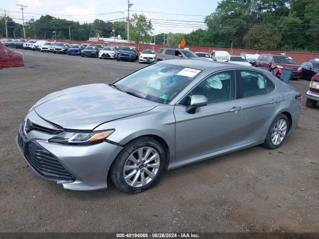Toyota CAMRY LE 2018 4T1B11HK1JU083364 Image 2