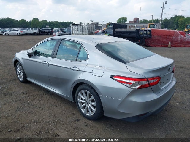 Toyota CAMRY LE 2018 4T1B11HK1JU083364 Image 3