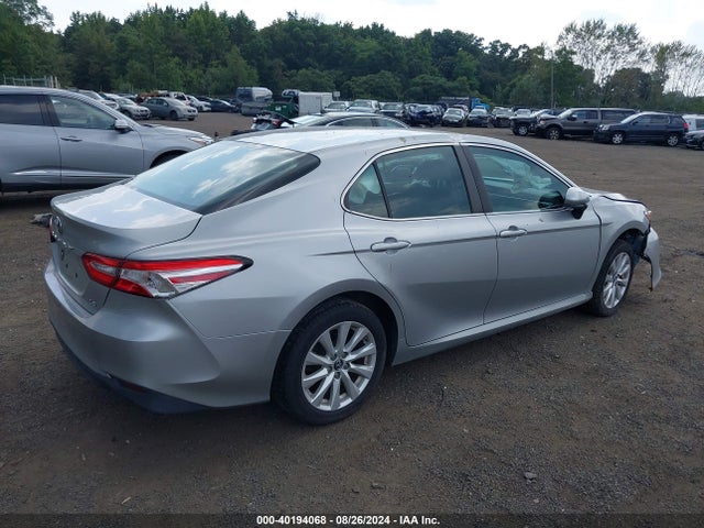 Toyota CAMRY LE 2018 4T1B11HK1JU083364 Image 4