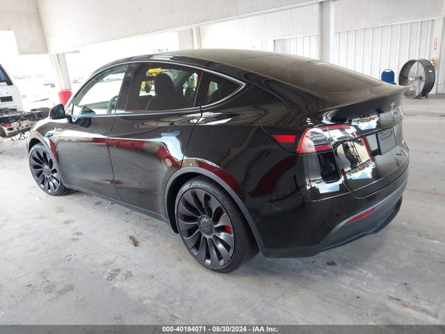 2021 TESLA MODEL Y 5YJYGDEF0MF216005 Photo 2