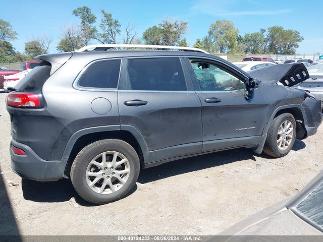 1C4PJMCS0HW588569 Jeep Cherokee Latitude 4x4