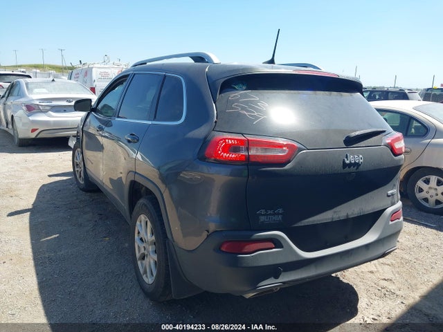1C4PJMCS0HW588569 Jeep Cherokee Latitude 4x4