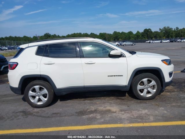 3C4NJDBBXKT628498 Jeep Compass Latitude 4x4