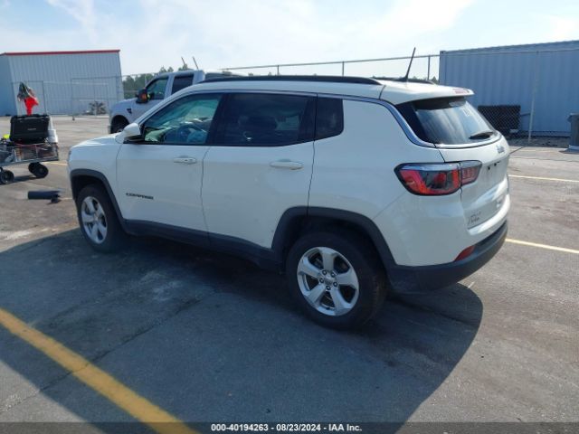 3C4NJDBBXKT628498 Jeep Compass Latitude 4x4
