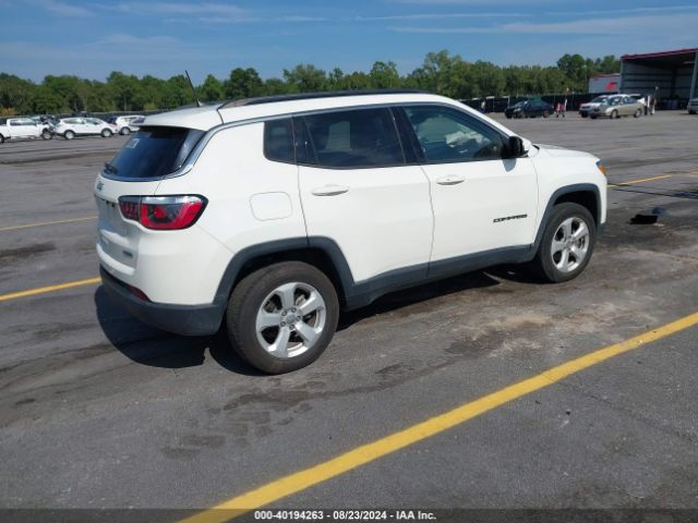 3C4NJDBBXKT628498 Jeep Compass Latitude 4x4