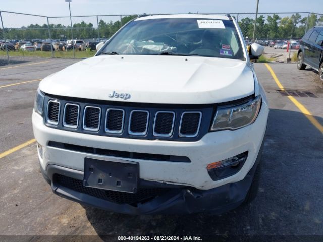 3C4NJDBBXKT628498 Jeep Compass Latitude 4x4