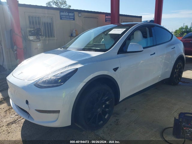 2024 TESLA MODEL Y 7SAYGDED1RF094604 Photo 1
