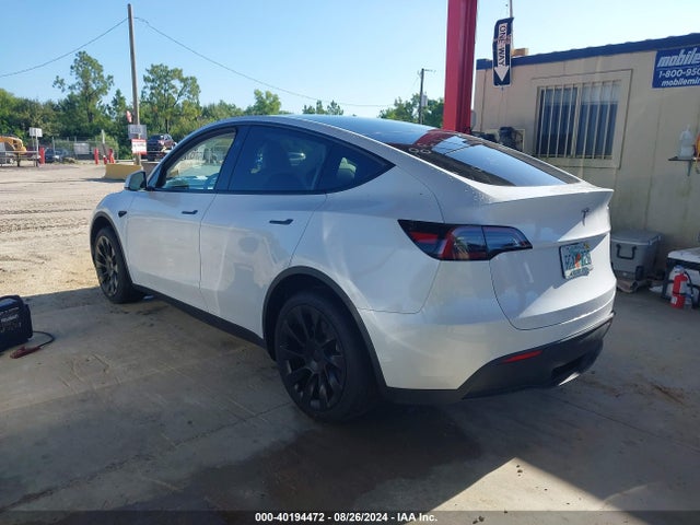 2024 TESLA MODEL Y 7SAYGDED1RF094604 Photo 2