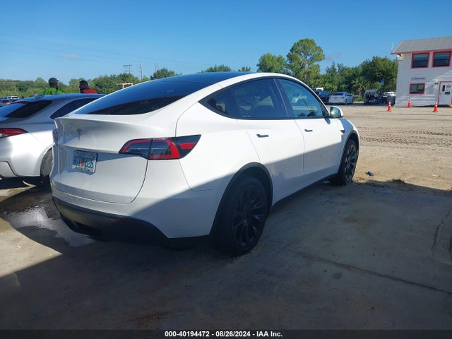 2024 TESLA MODEL Y 7SAYGDED1RF094604 Photo 3