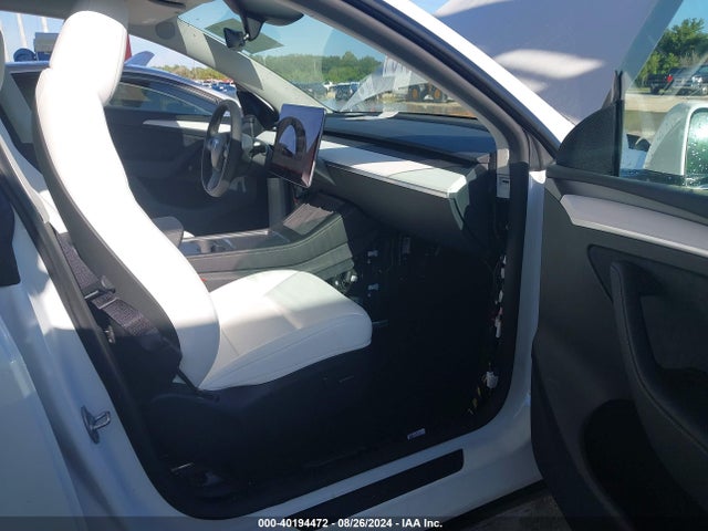 2024 TESLA MODEL Y 7SAYGDED1RF094604 Photo 4