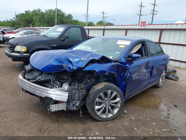 Chrysler 200 S 2015 1C3CCCBG0FN613672 Image 2