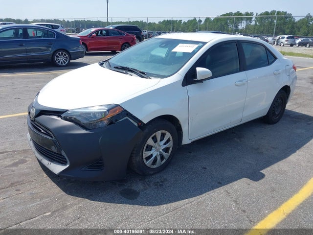 Toyota COROLLA L 2018 5YFBURHEXJP837184 Image 2