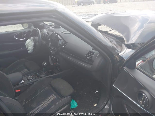 2019 MINI CLUBMAN WMWLV9C5XK2H66660 Photo 4