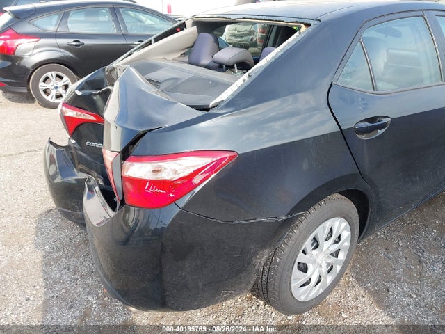 Toyota COROLLA LE 2018 5YFBURHE5JP820258 Image 17