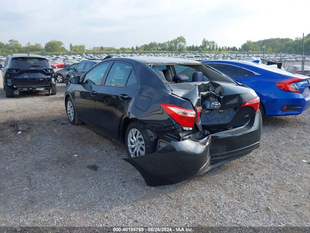 Toyota COROLLA LE 2018 5YFBURHE5JP820258 Image 3