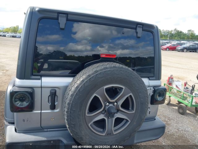 1C4HJXDG1JW272216 Jeep Wrangler Unlimited Sport S 4x4