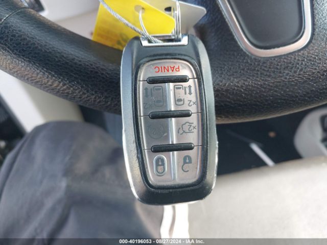 2C4RC1DG5MR512859 Chrysler Voyager Lxi