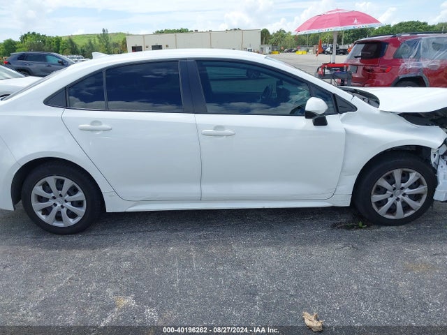 Toyota COROLLA LE 2022 JTDEPMAE7N3026121 Image 14