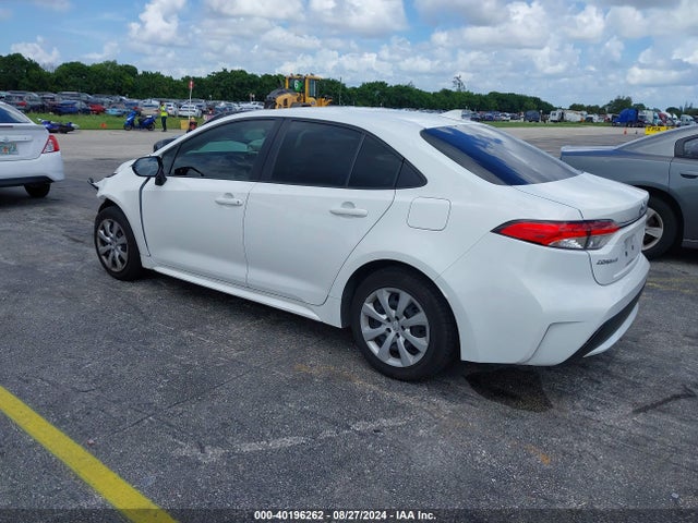 Toyota COROLLA LE 2022 JTDEPMAE7N3026121 Image 3