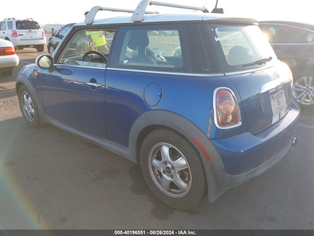 2009 MINI COOPER WMWMF33559TW70922 Photo 2
