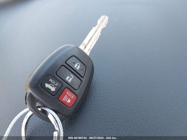 Toyota COROLLA LE 2018 5YFBURHE9JP748027 Image 11