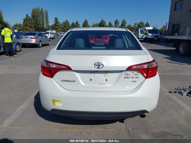 Toyota COROLLA LE 2018 5YFBURHE9JP748027 Image 17
