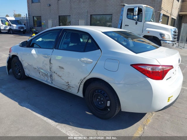Toyota COROLLA LE 2018 5YFBURHE9JP748027 Image 3