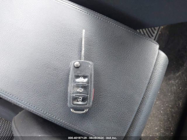 1VWAT7A34GC056946 Volkswagen Passat 1.8t S