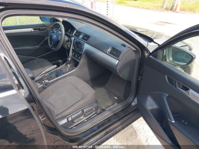 1VWAT7A34GC056946 Volkswagen Passat 1.8t S