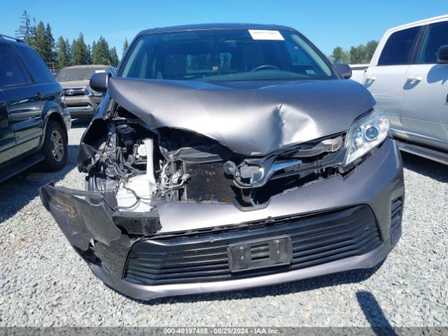 5TDKZ3DC6JS946140 Toyota Sienna Le 8 Passenger