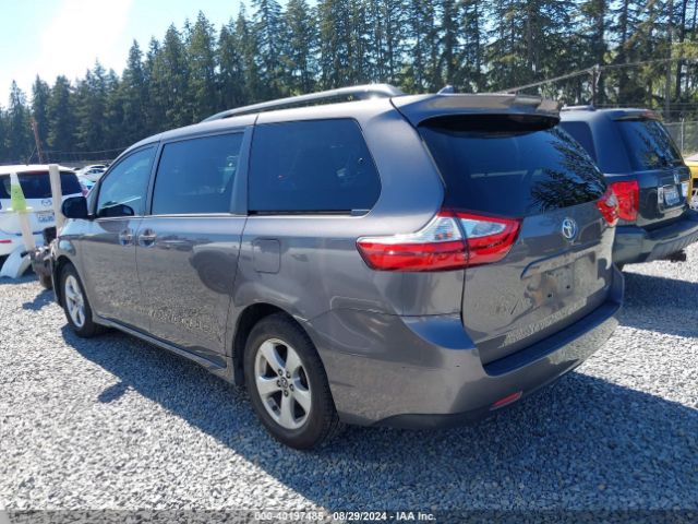 5TDKZ3DC6JS946140 Toyota Sienna Le 8 Passenger