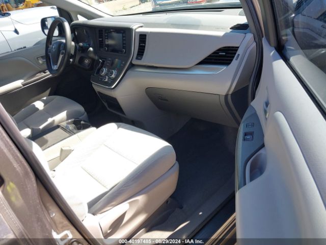 5TDKZ3DC6JS946140 Toyota Sienna Le 8 Passenger