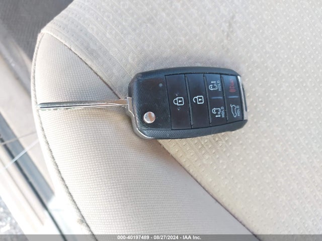 KIA SEDONA LX 2016 KNDMB5C10G6086866 Image 11