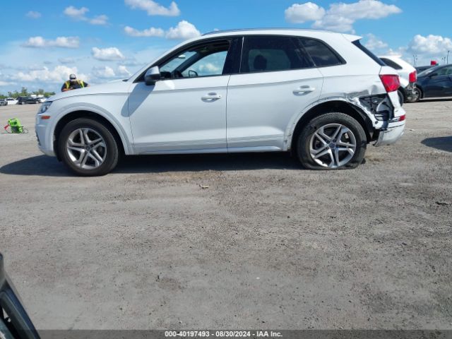 WA1ANAFY0J2013386 Audi Q5 2.0t Premium/2.0t Tech Premium
