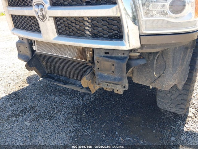3C6UR5FL0JG184365 RAM 2500 Laramie  4x4 6'4 Box